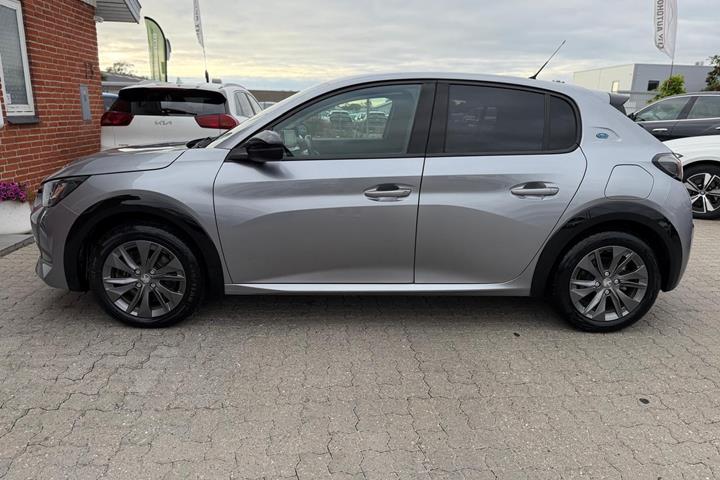 Sølv Peugeot e-208 fra 2022