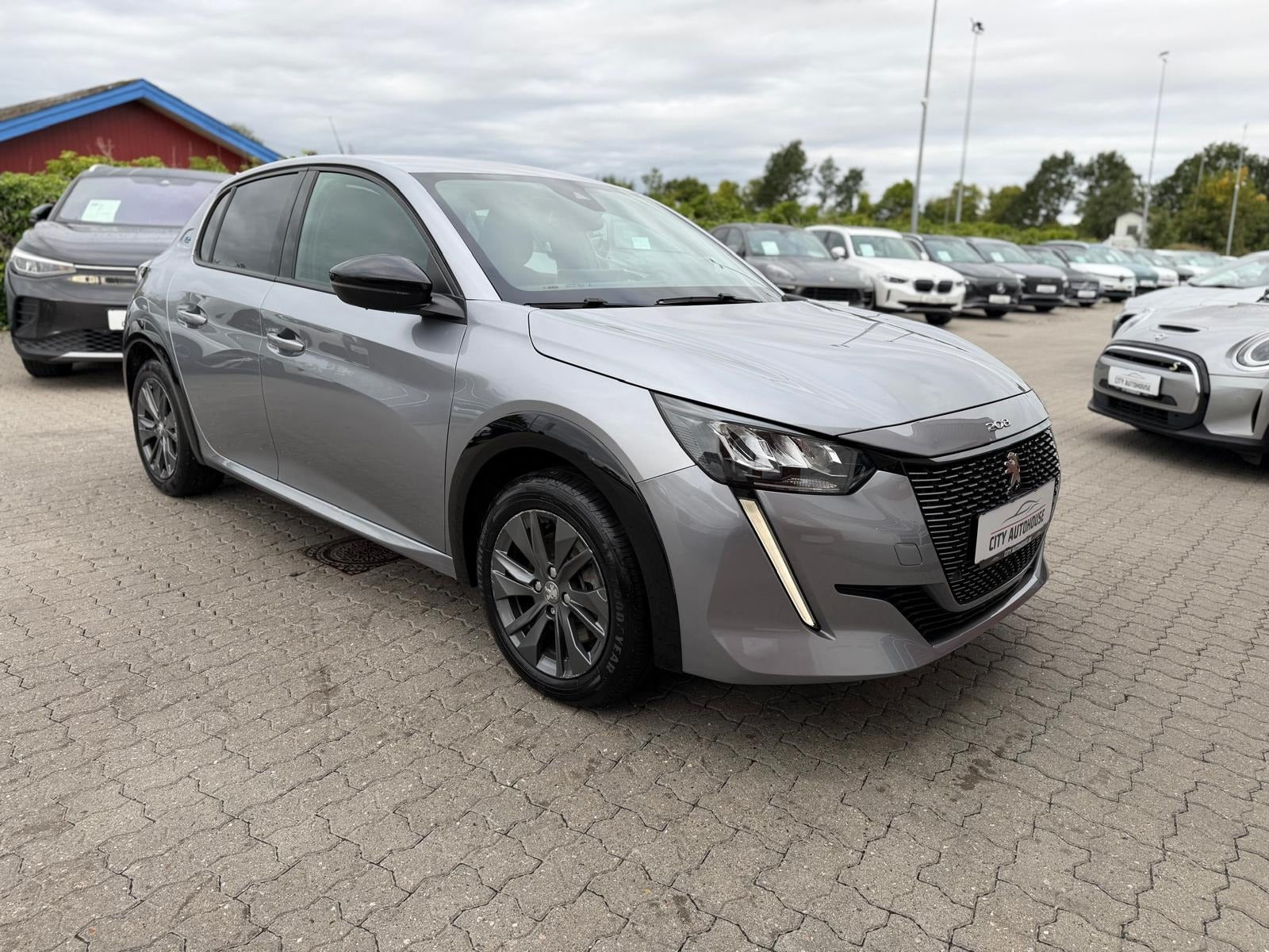 Sølv Peugeot e-208 fra 2022