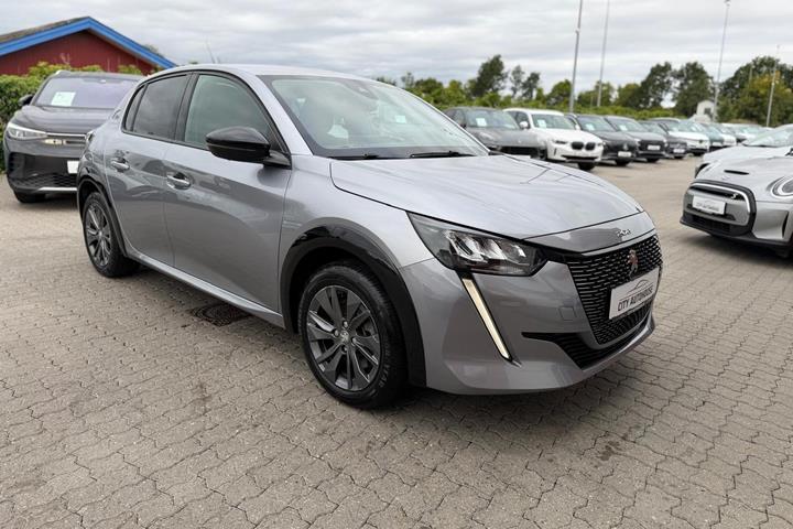 Sølv Peugeot e-208 fra 2022