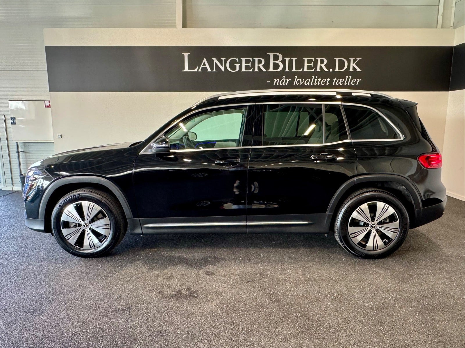 Sort Mercedes EQB250+ fra 2025