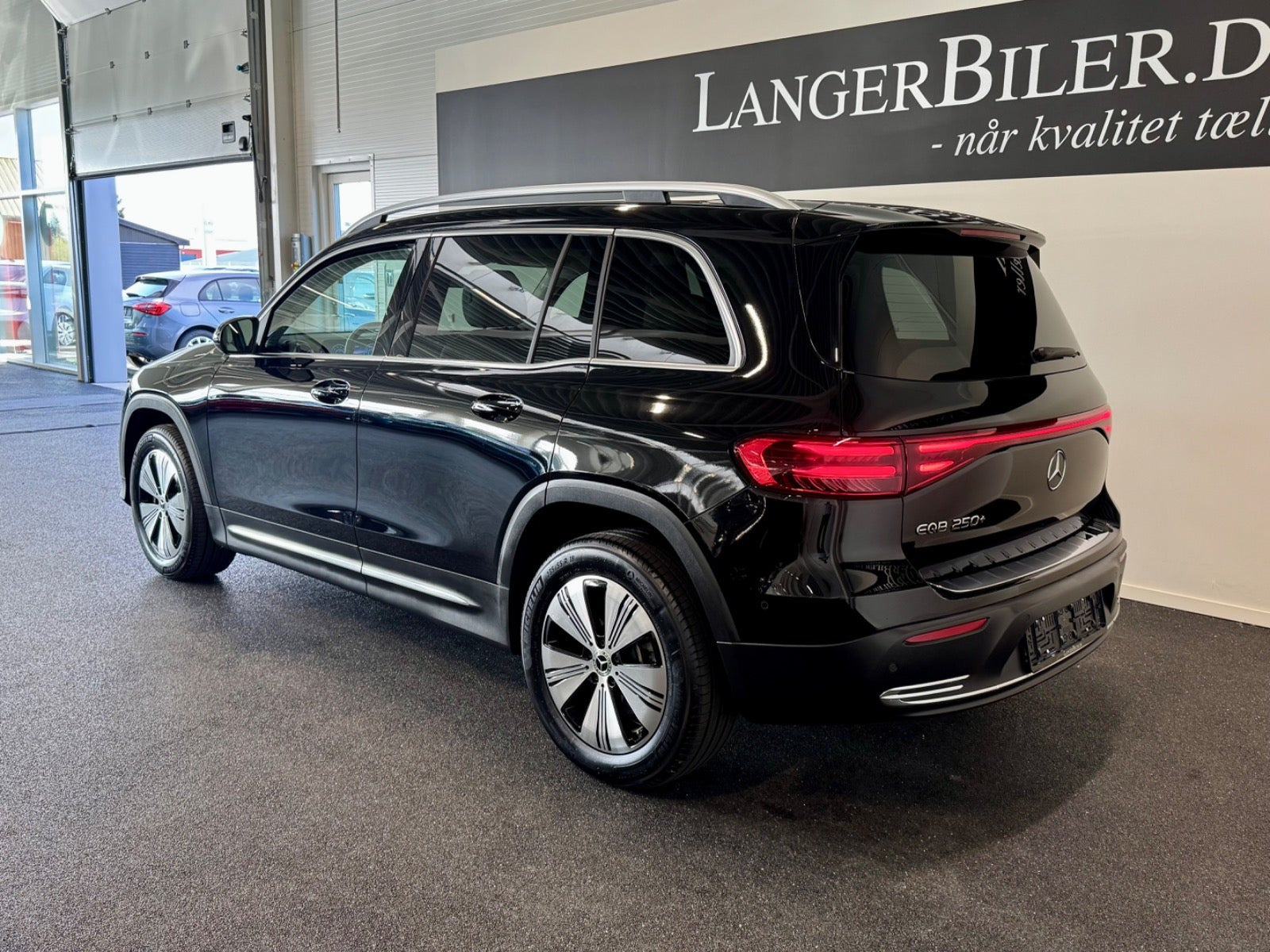 Sort Mercedes EQB250+ fra 2025