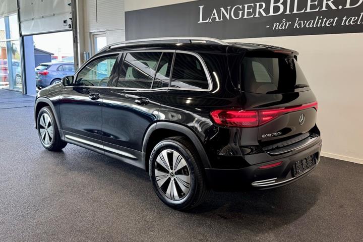 Sort Mercedes EQB250+ fra 2025