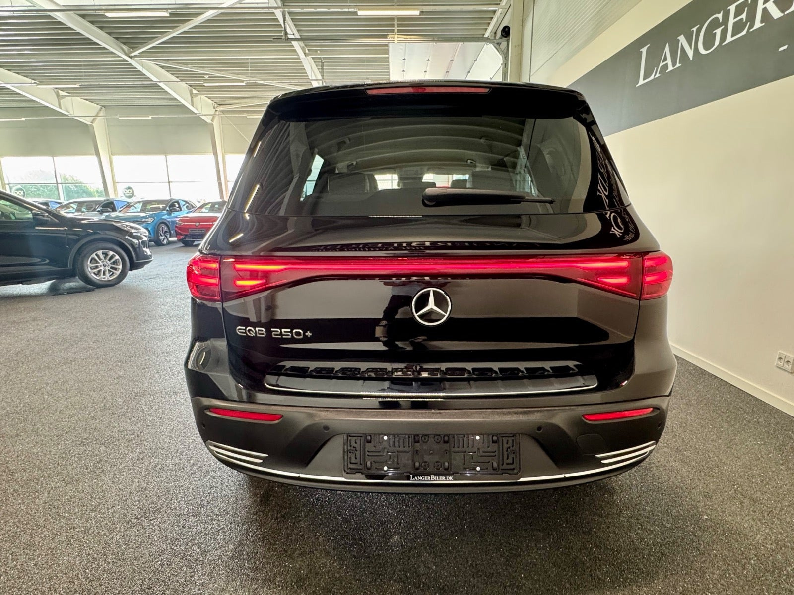 Sort Mercedes EQB250+ fra 2025