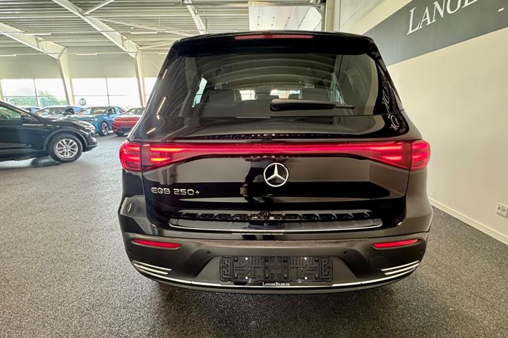Sort Mercedes EQB250+ fra 2025