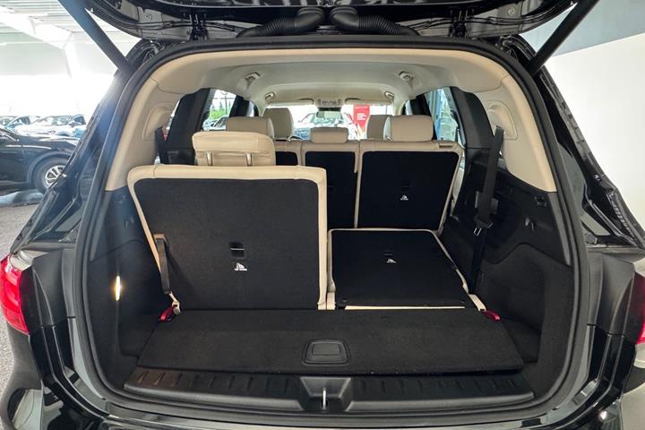 Sort Mercedes EQB250+ fra 2025