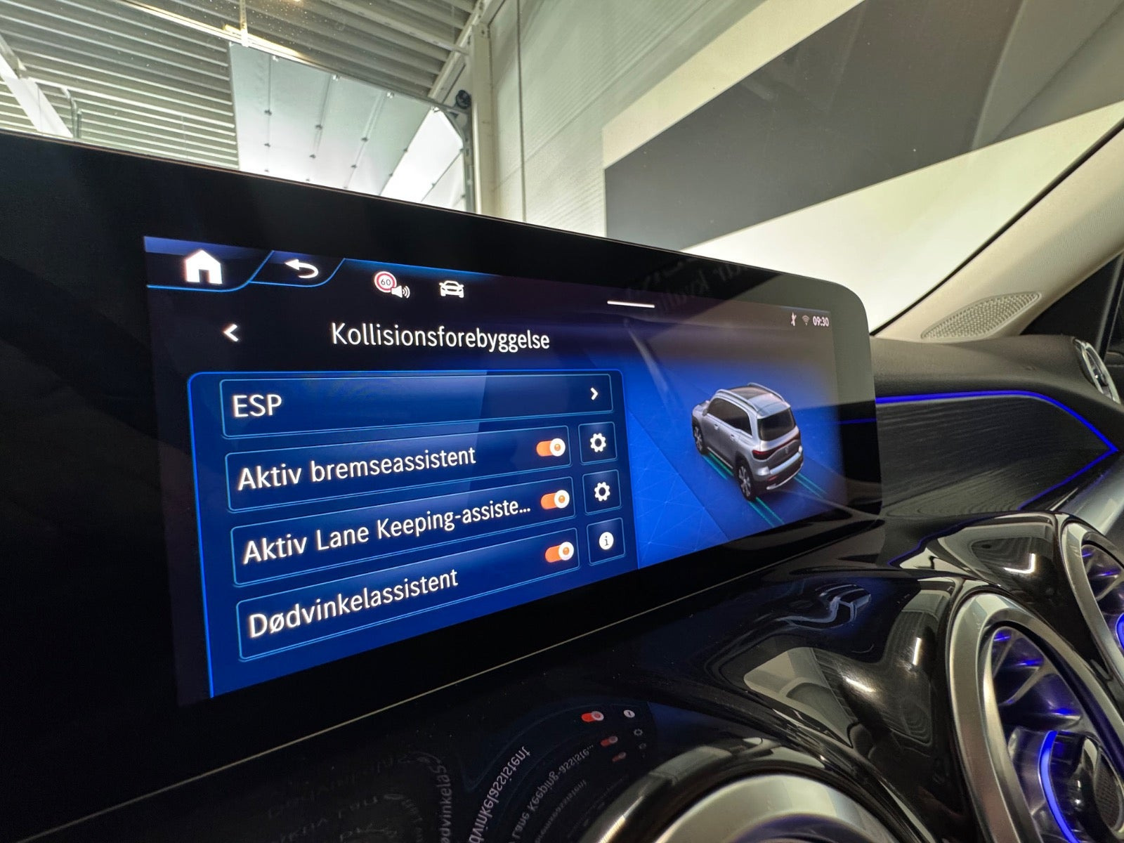 Sort Mercedes EQB250+ fra 2025