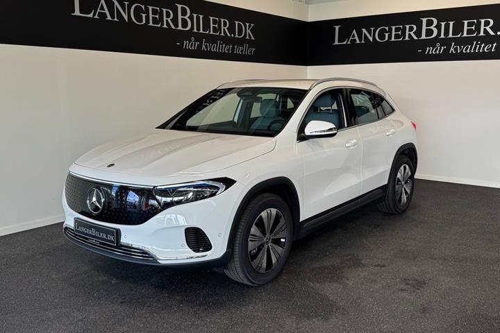 Hvid Mercedes EQA300 fra 2025 set udefra
