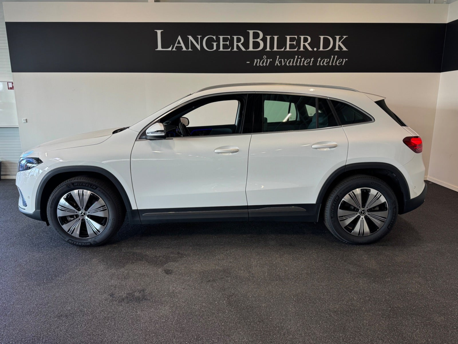 Hvid Mercedes EQA300 fra 2025
