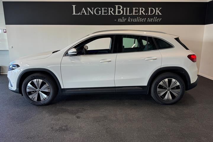 Hvid Mercedes EQA300 fra 2025
