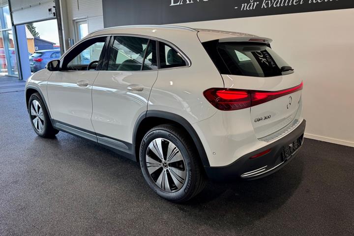 Hvid Mercedes EQA300 fra 2025