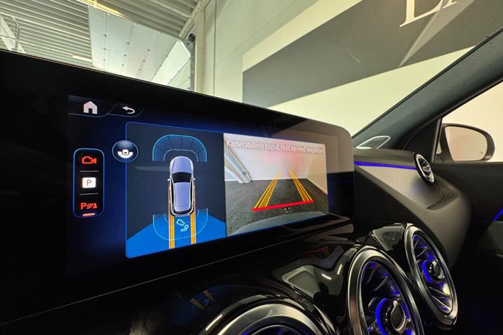 Hvid Mercedes EQA300 fra 2025