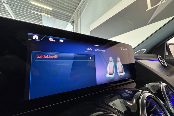 Hvid Mercedes EQA300 fra 2025