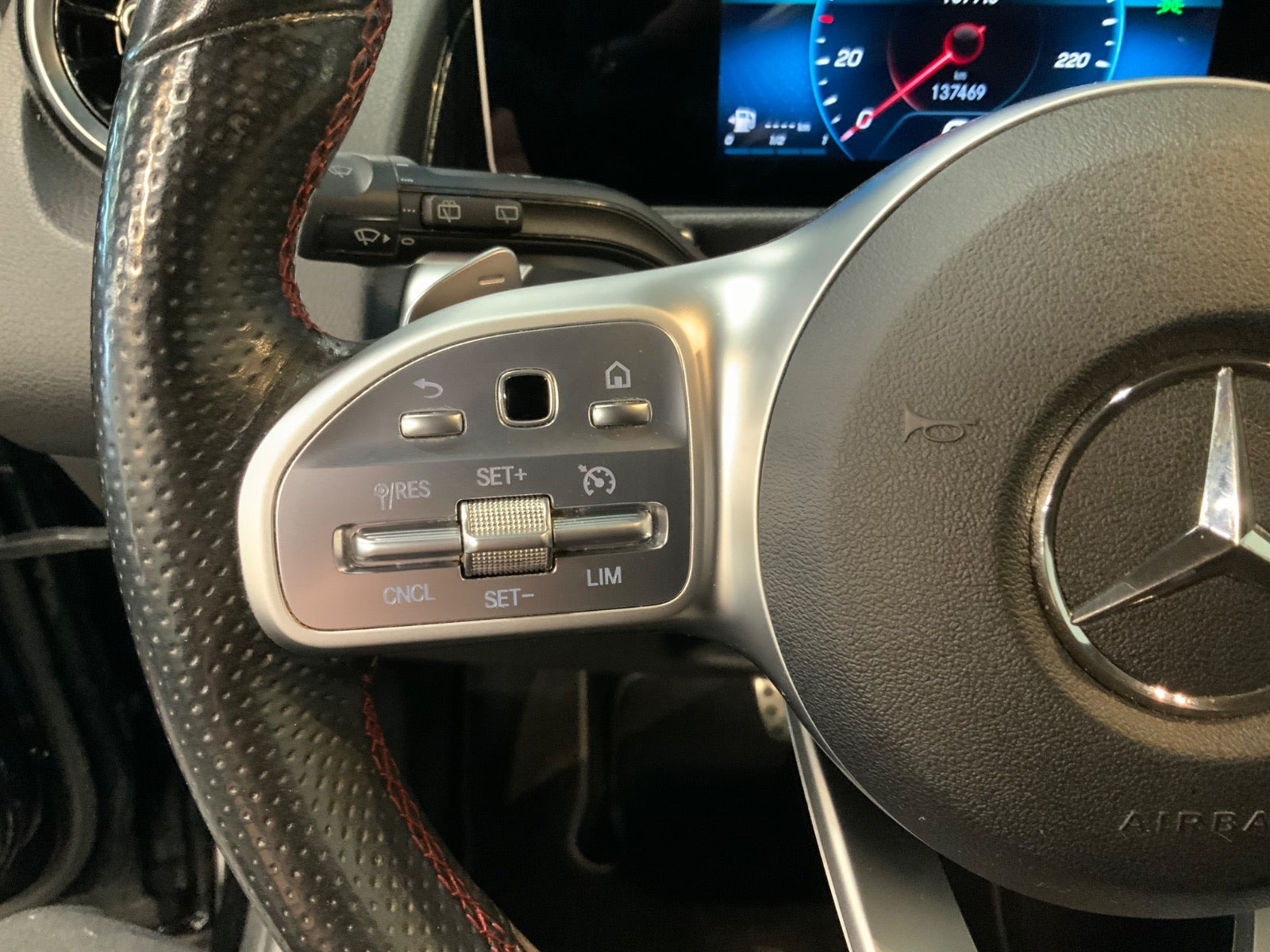 Sort Mercedes GLB200 d fra 2020