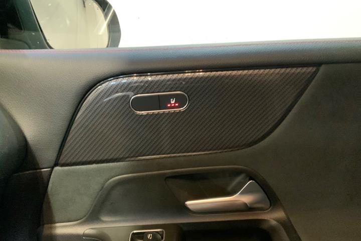 Sort Mercedes GLB200 d fra 2020