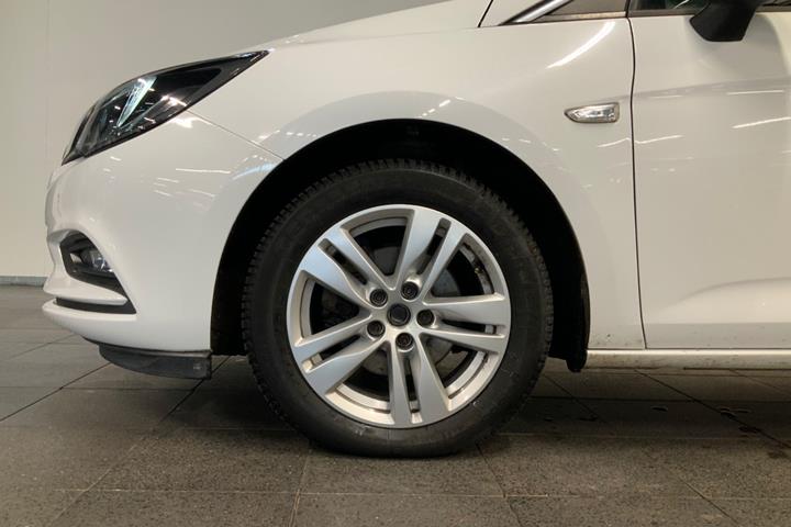 Hvid Opel Astra fra 2019