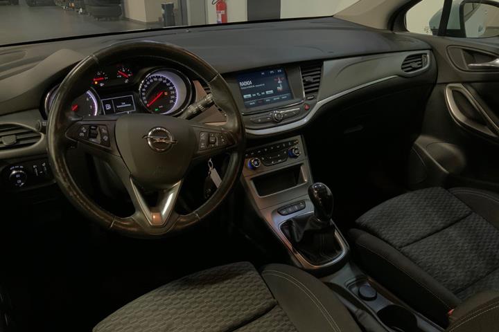 Hvid Opel Astra fra 2019