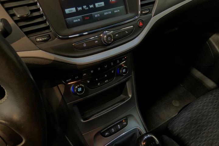 Hvid Opel Astra fra 2019