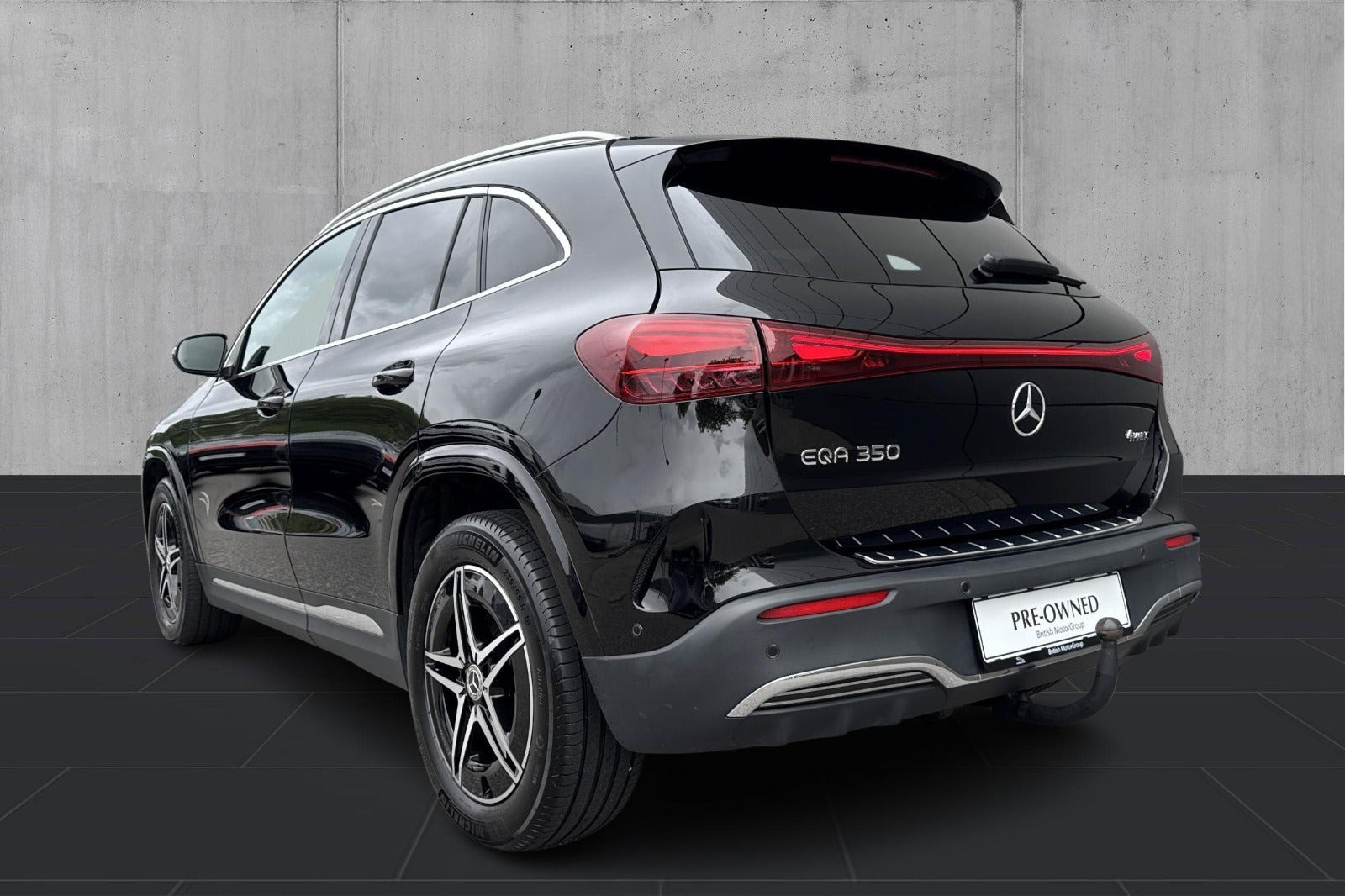 Sort Mercedes EQA350 fra 2024