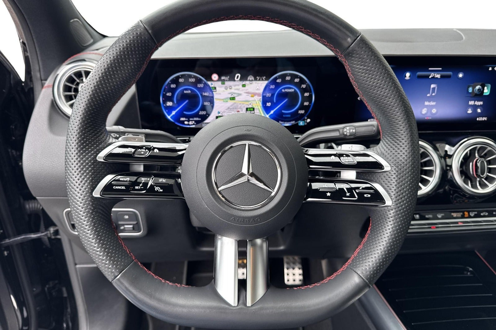 Sort Mercedes EQA350 fra 2024