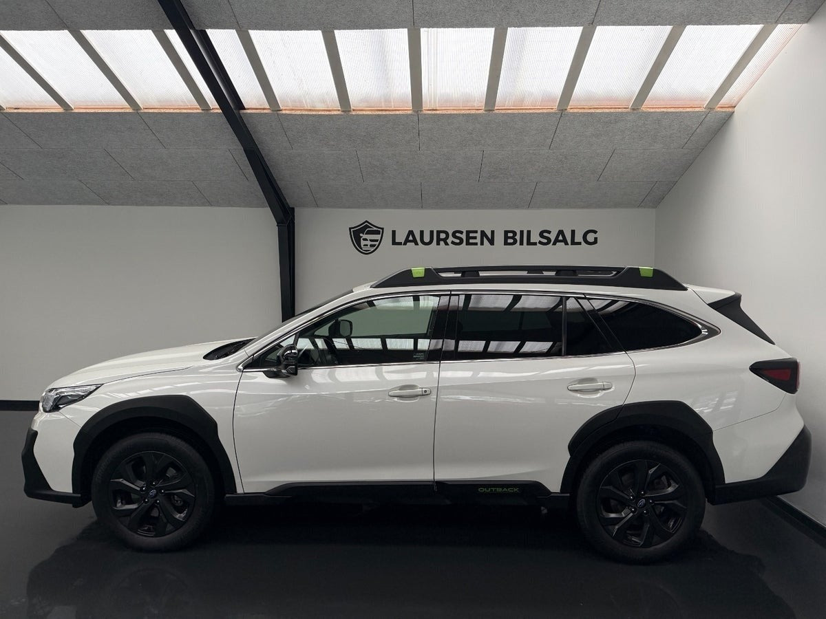 Hvid Subaru Outback fra 2023
