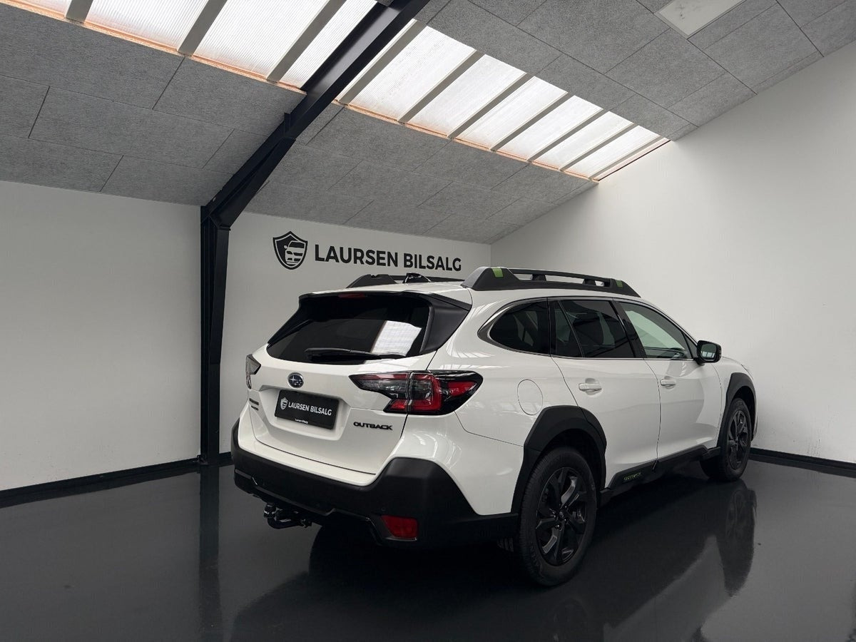 Hvid Subaru Outback fra 2023