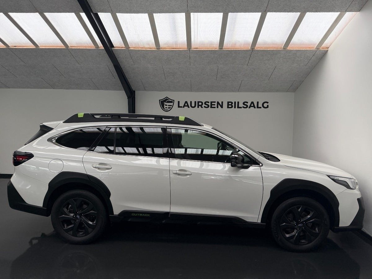 Hvid Subaru Outback fra 2023