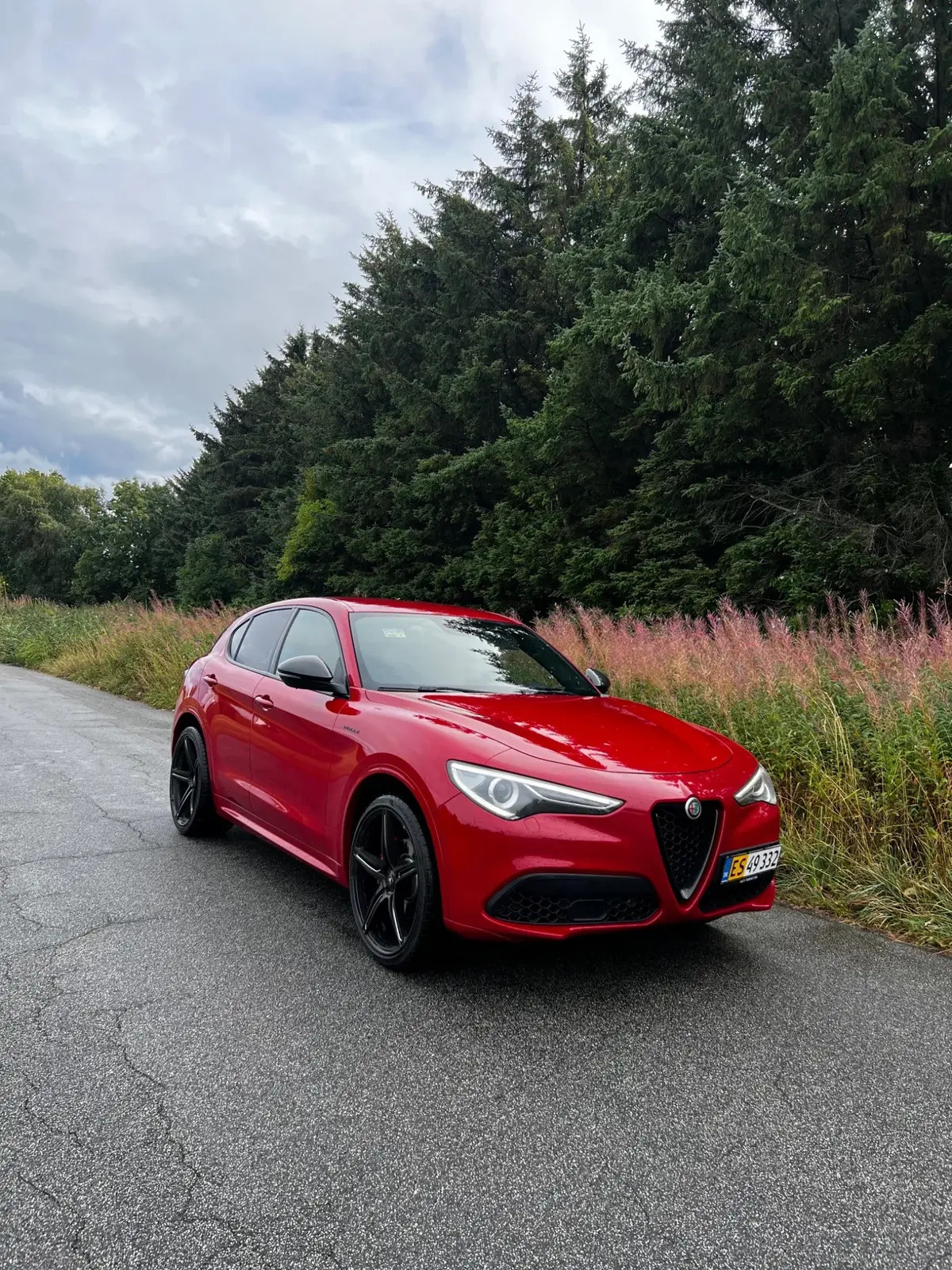 Rød Alfa Romeo Stelvio fra 2021