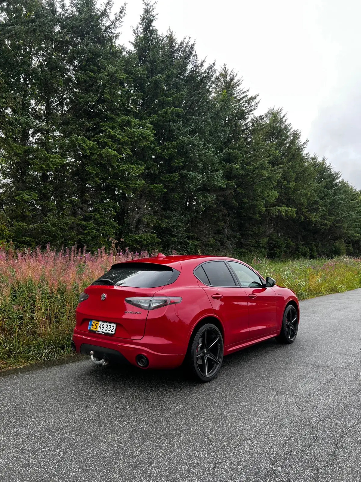 Rød Alfa Romeo Stelvio fra 2021