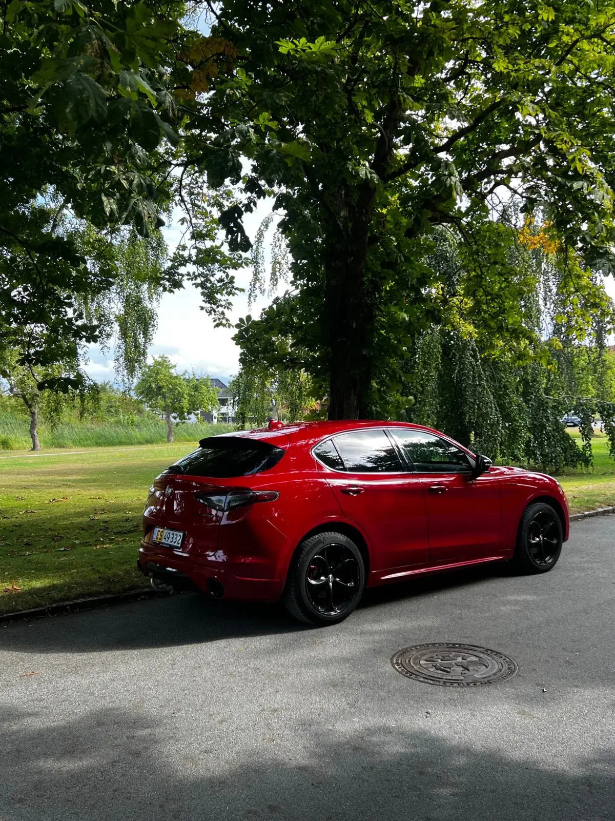Rød Alfa Romeo Stelvio fra 2021