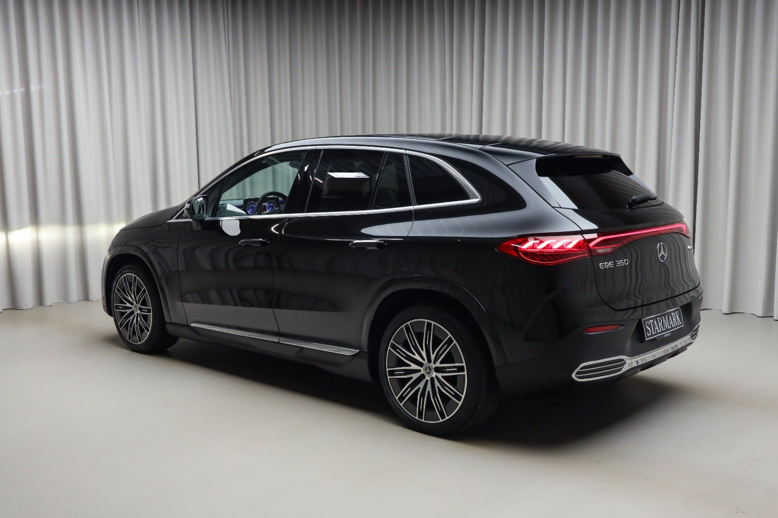 Sort Mercedes EQE350 SUV fra 2025