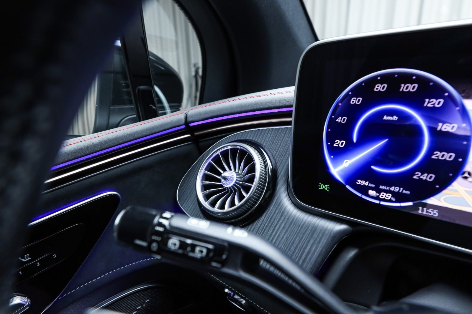 Sort Mercedes EQE350 SUV fra 2025