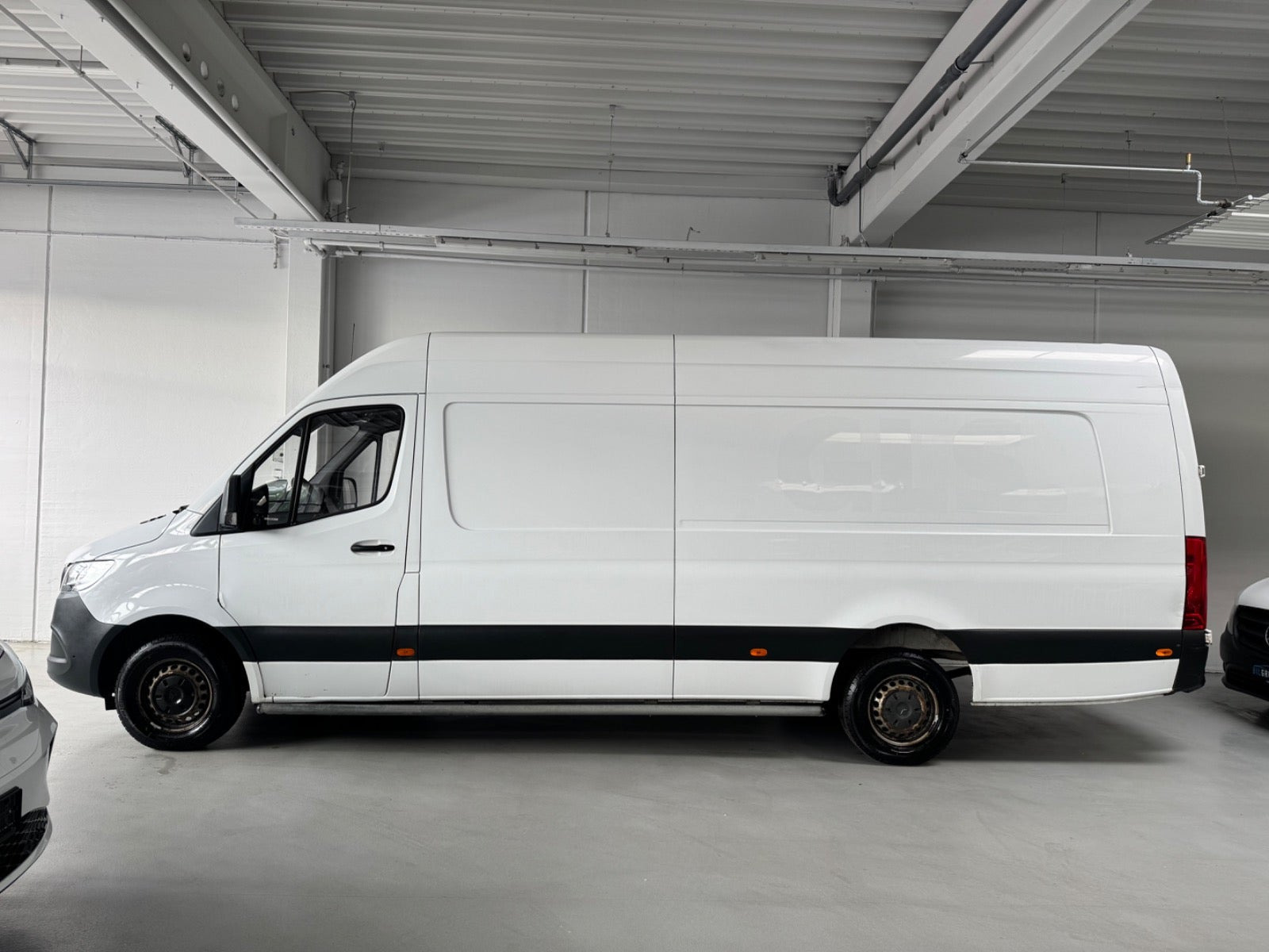 Hvid Mercedes Sprinter 317 fra 2021