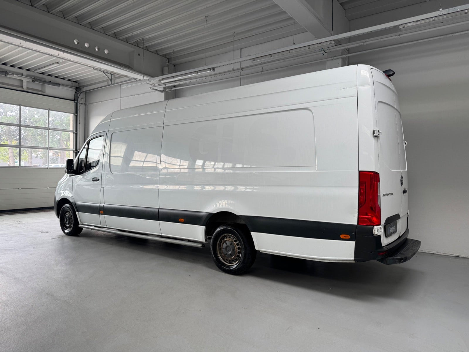 Hvid Mercedes Sprinter 317 fra 2021