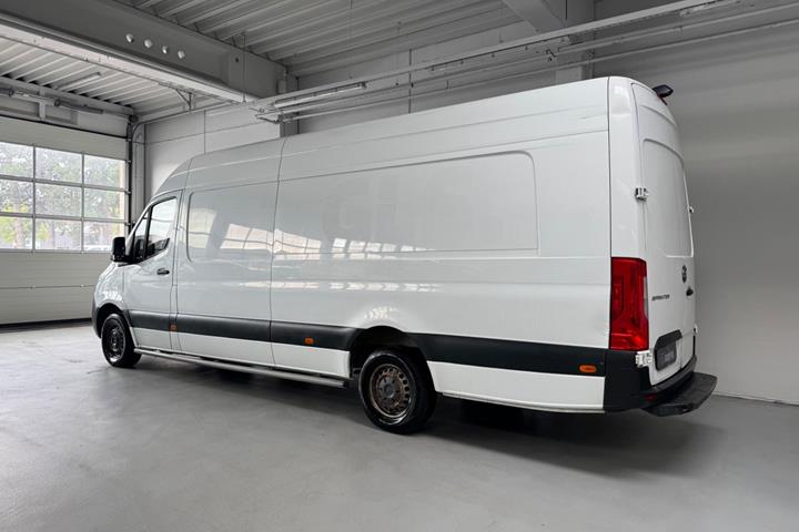 Hvid Mercedes Sprinter 317 fra 2021