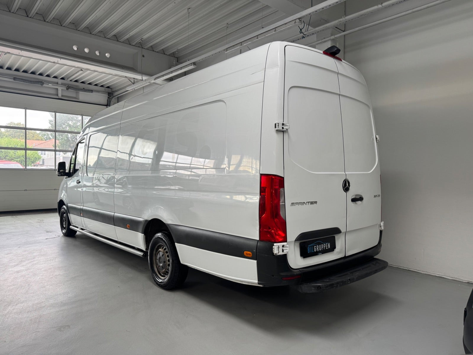Hvid Mercedes Sprinter 317 fra 2021