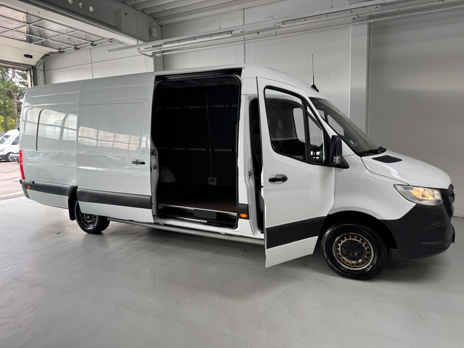 Hvid Mercedes Sprinter 317 fra 2021