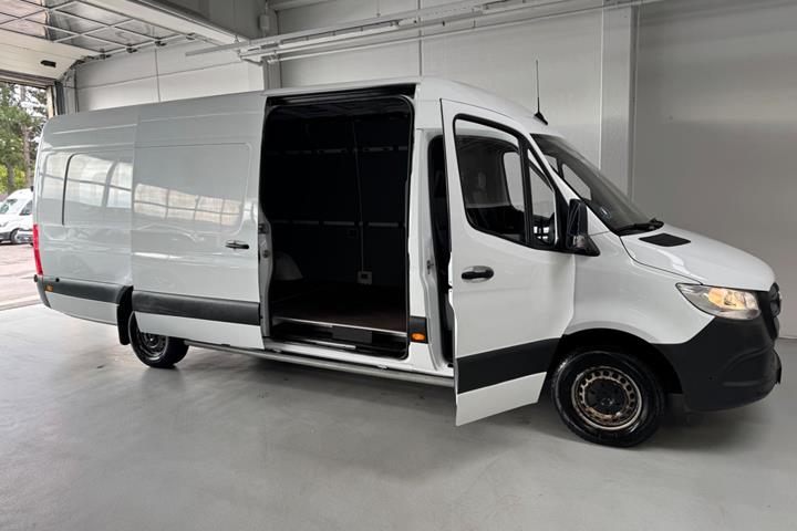 Hvid Mercedes Sprinter 317 fra 2021
