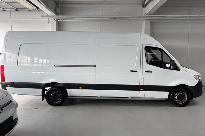 Hvid Mercedes Sprinter 317 fra 2021