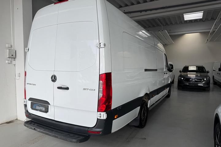 Hvid Mercedes Sprinter 317 fra 2021