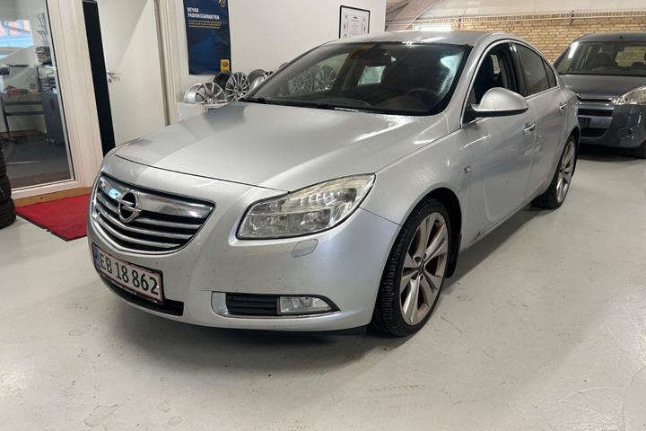 Sølv Opel Insignia fra 2009