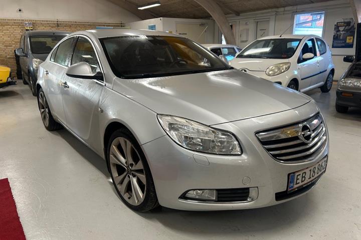 Sølv Opel Insignia fra 2009