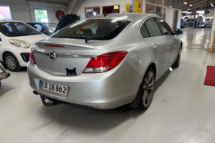 Sølv Opel Insignia fra 2009