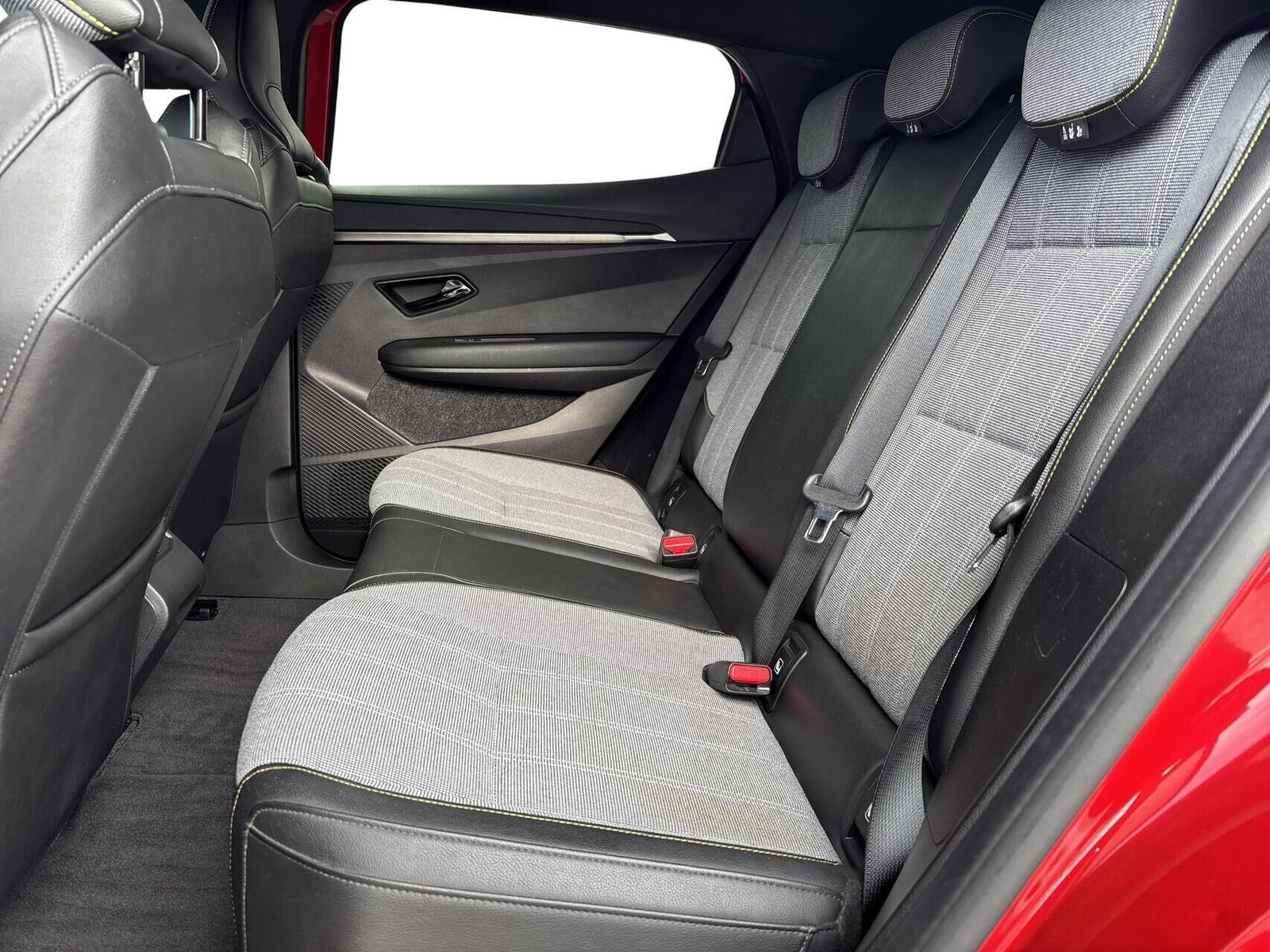 Rød Renault Megane E-Tech fra 2022
