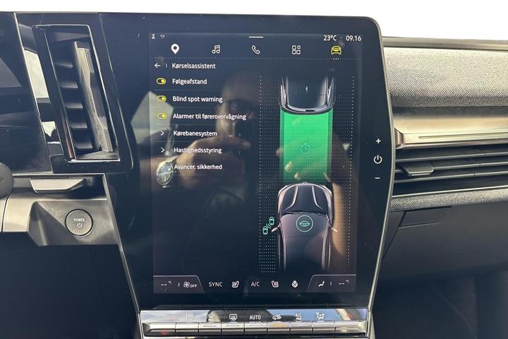 Rød Renault Megane E-Tech fra 2022