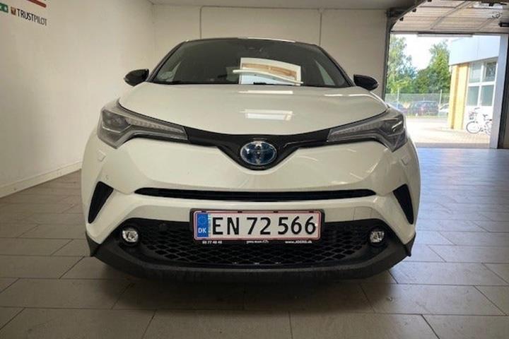 Hvid Toyota C-HR fra 2019