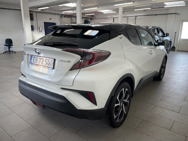 Hvid Toyota C-HR fra 2019