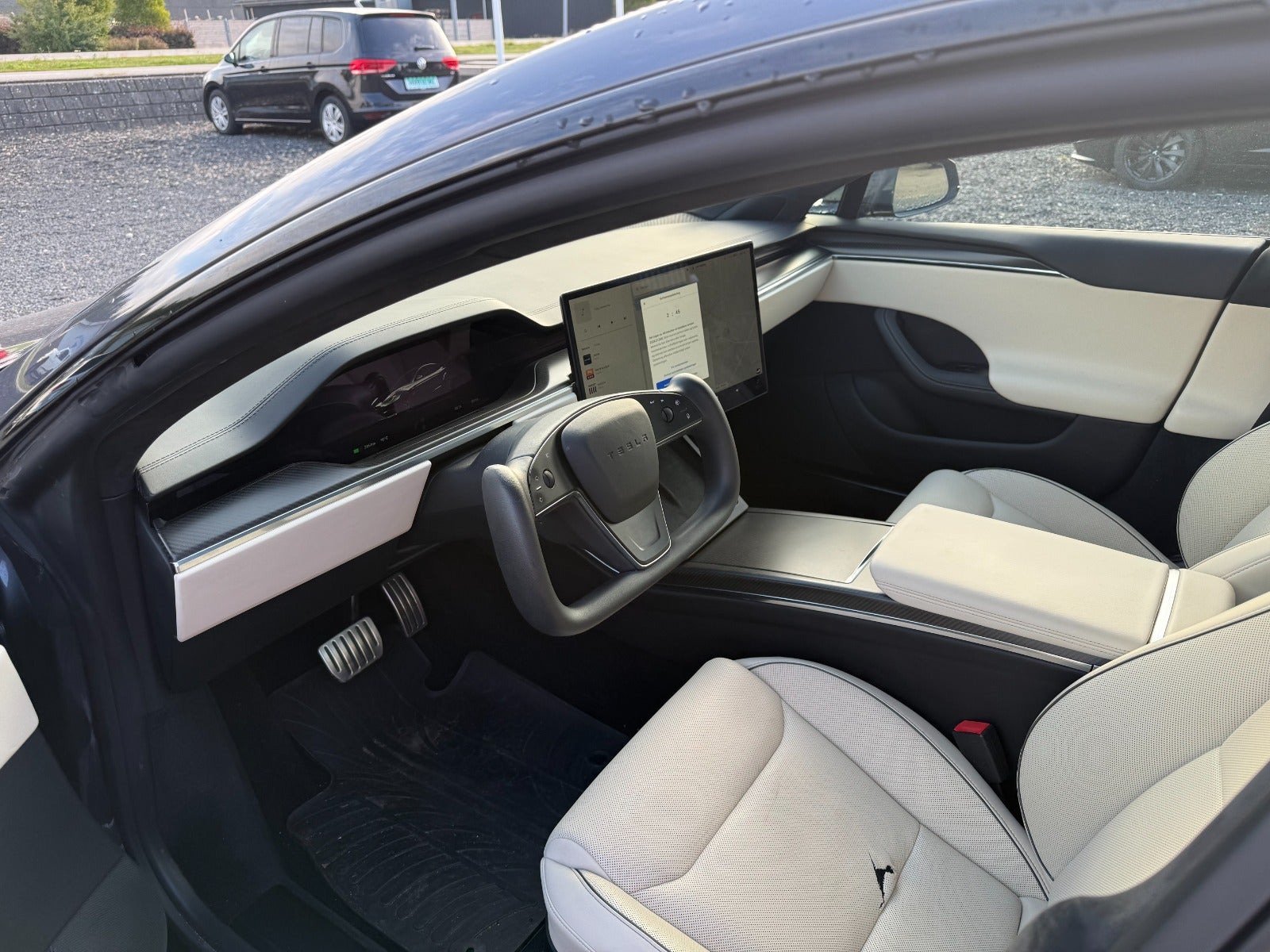 Grå Tesla Model S fra 2023