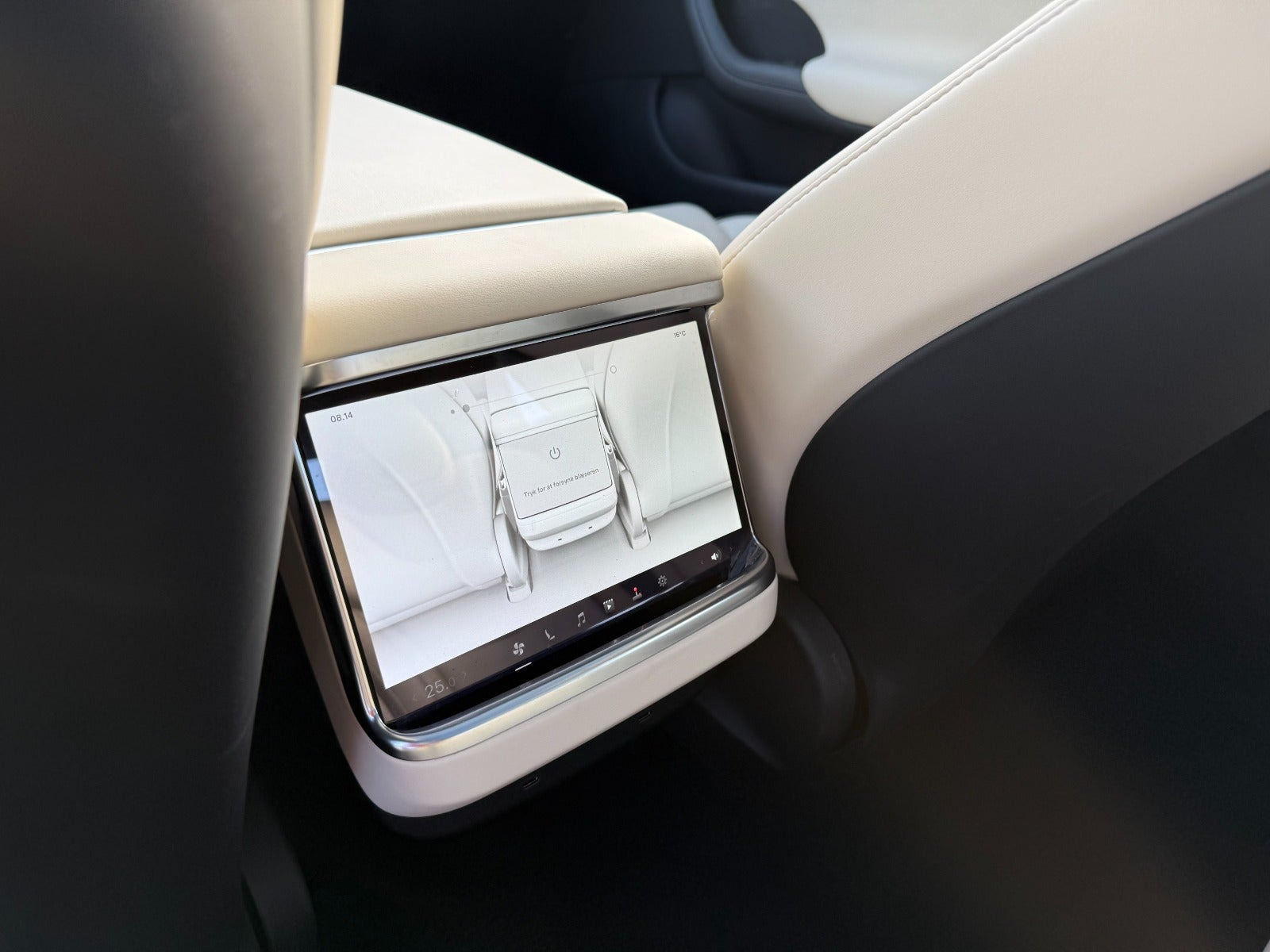 Grå Tesla Model S fra 2023