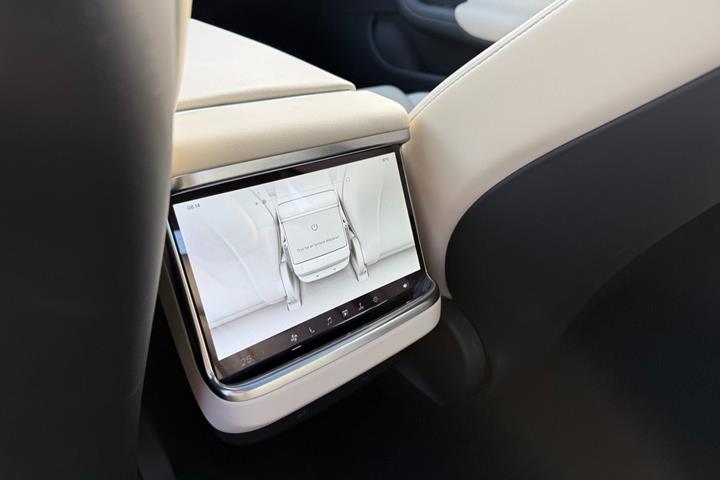 Grå Tesla Model S fra 2023
