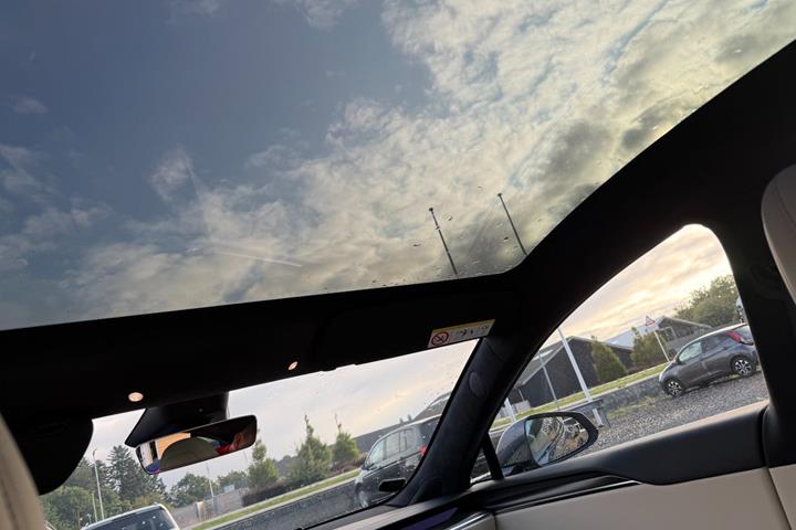 Grå Tesla Model S fra 2023